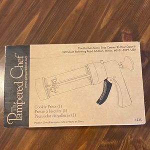 Pampered Chef Cookie Press with 16 different disk designs